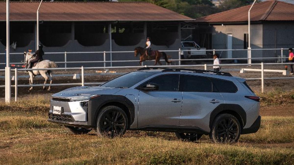Review Toyota bZ4X Touring: SUV Listrik Off-Road Serius?