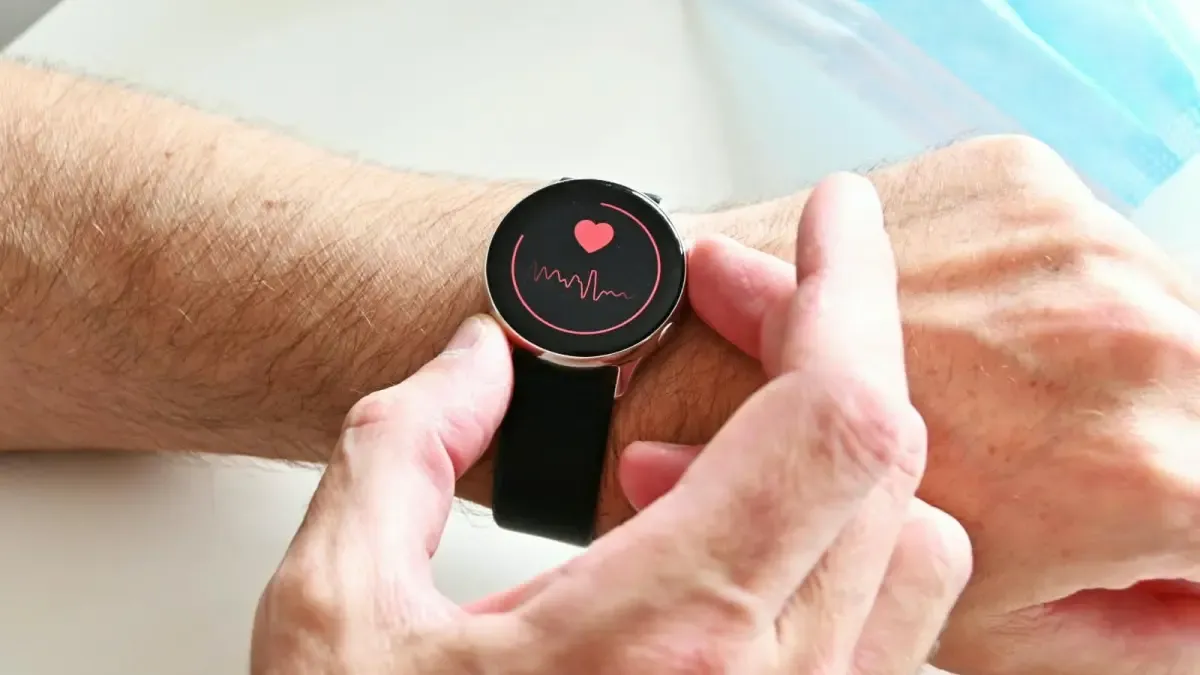 Pantau Aritmia dan Risiko Henti Jantung Lewat Smartwatch