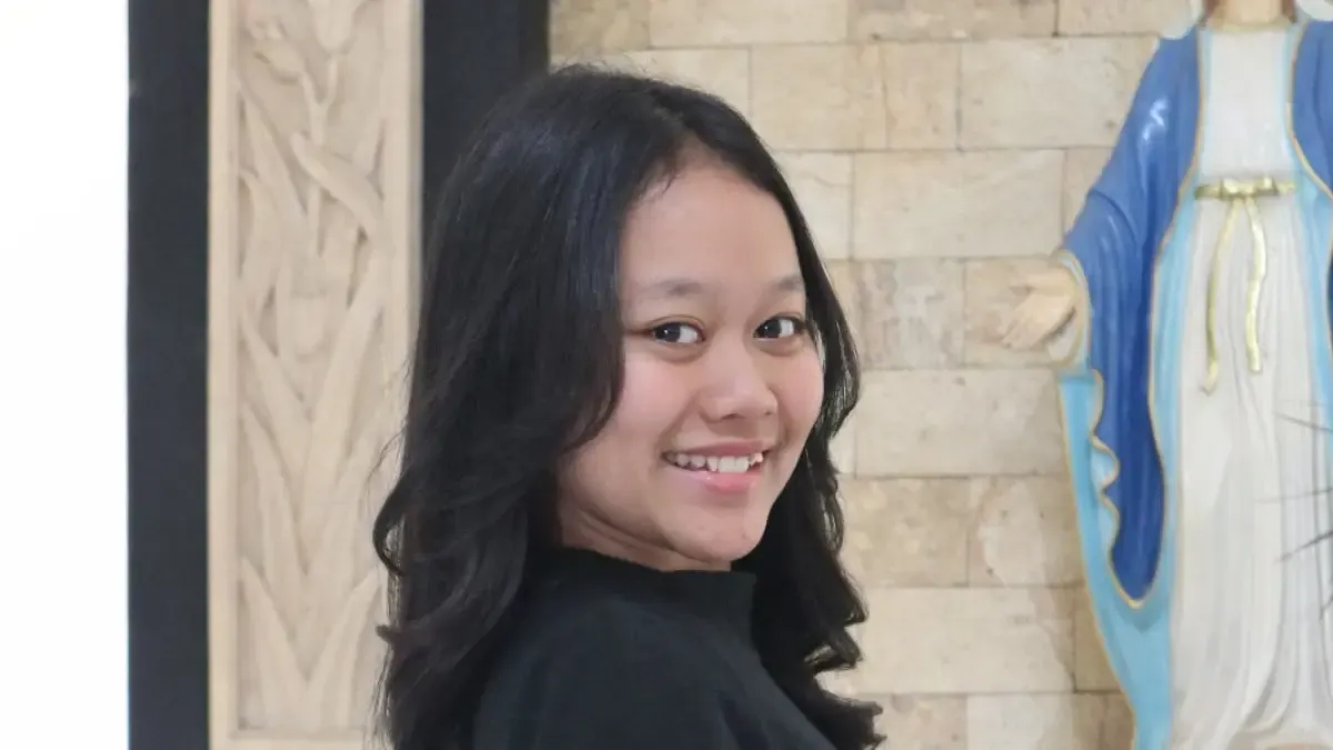 Cara Membuat Outfit Basic Tetap Stylish Lewat Detail Kecil