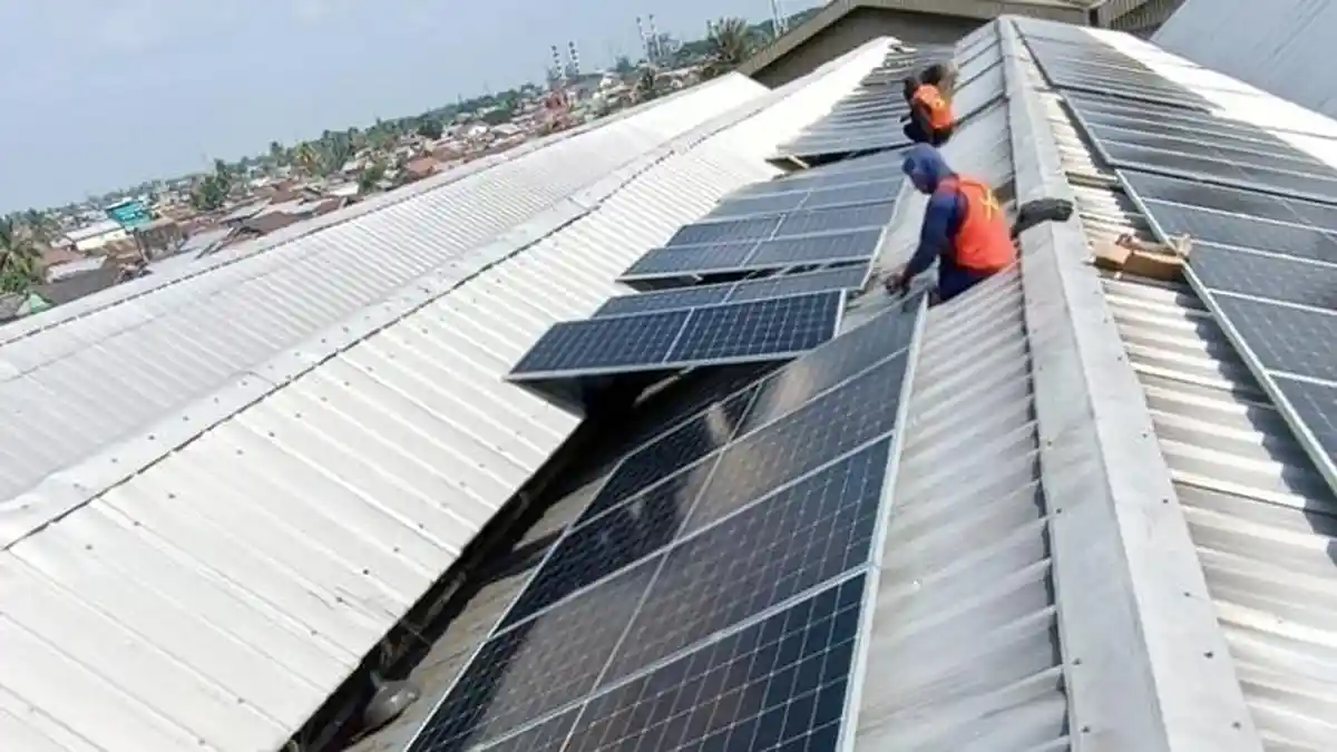 PLTS Terapung dan Transportasi Publik: Jalan Pintas Energi Bersih di Kepulauan