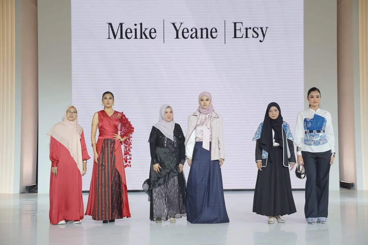 Desainer Lokal Mengangkat Warisan Budaya di Panggung Fashion