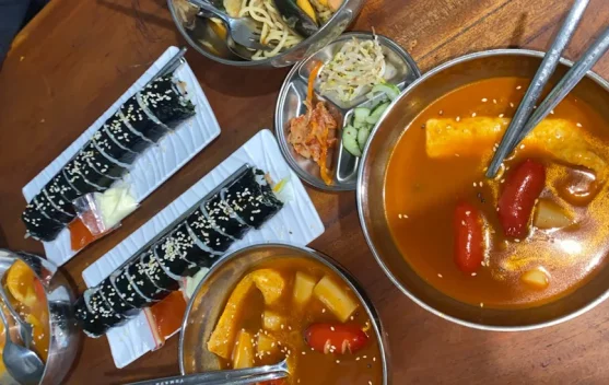 Corndog hingga Topokki: Panduan Jajanan Korea Terjangkau di Jakarta