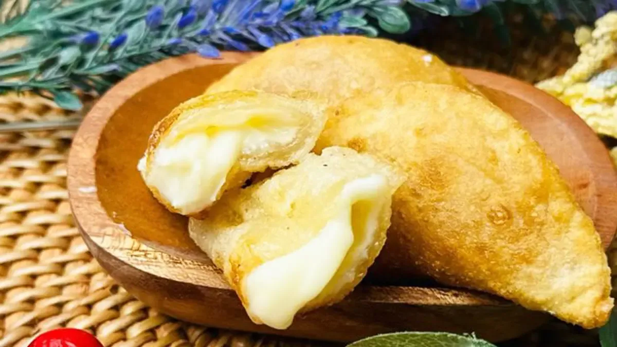 Gemblong Keju Lumer vs Cireng Goreng Keju: Duel Camilan Renyah Berisian Keju