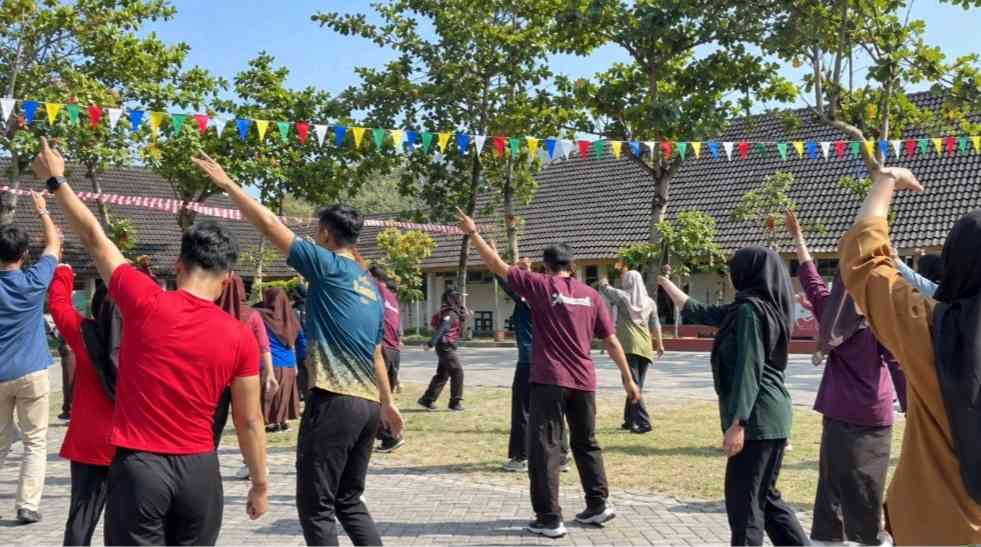 Stretching Pagi dan Senam Komunitas: Mengubah Sekolah Jadi Ruang Wellness Pemuda
