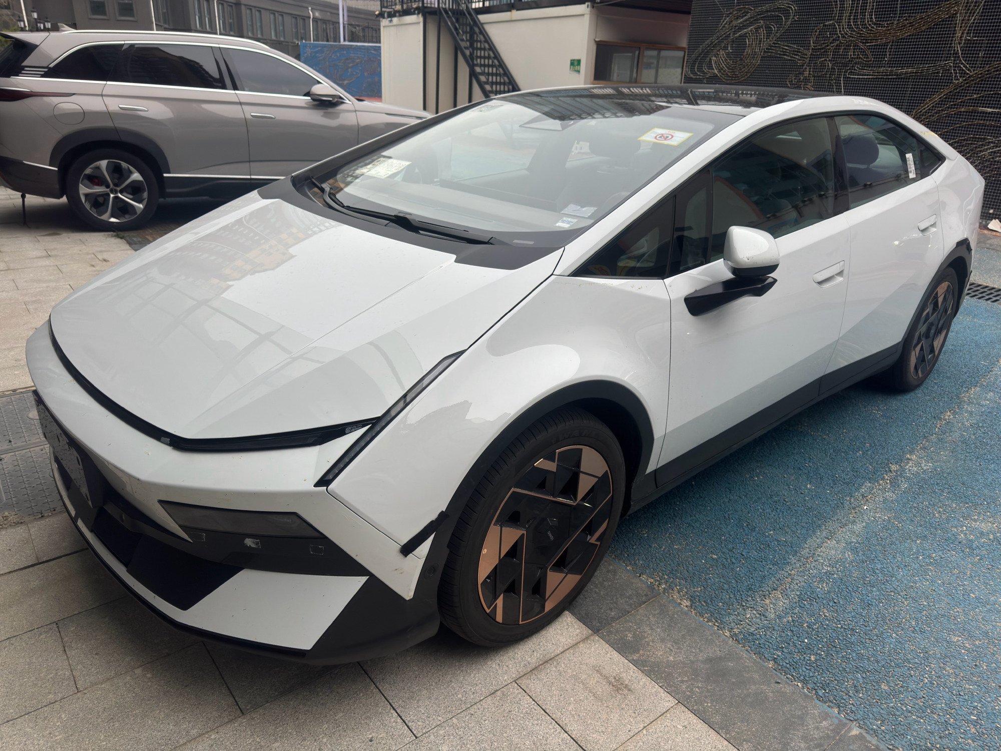 Hyundai Ioniq V: Strategi Harga dan AI Hadapi Mobil Listrik China