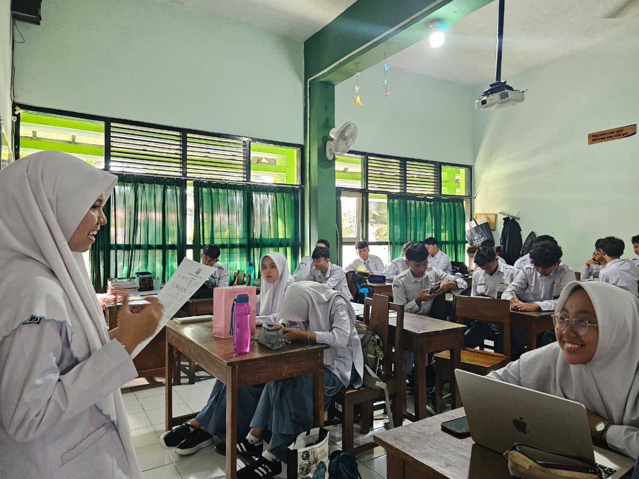 Guru Kreatif Mengubah Cara Siswa Mencintai Sastra