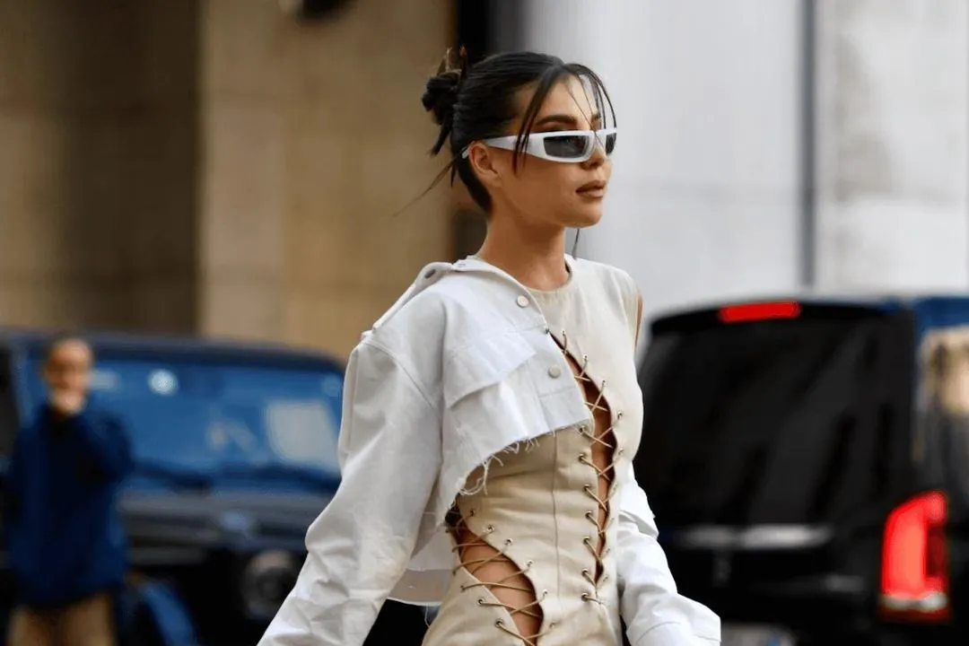 Oval Eyeglasses sebagai Statement Piece di Setiap Kesempatan