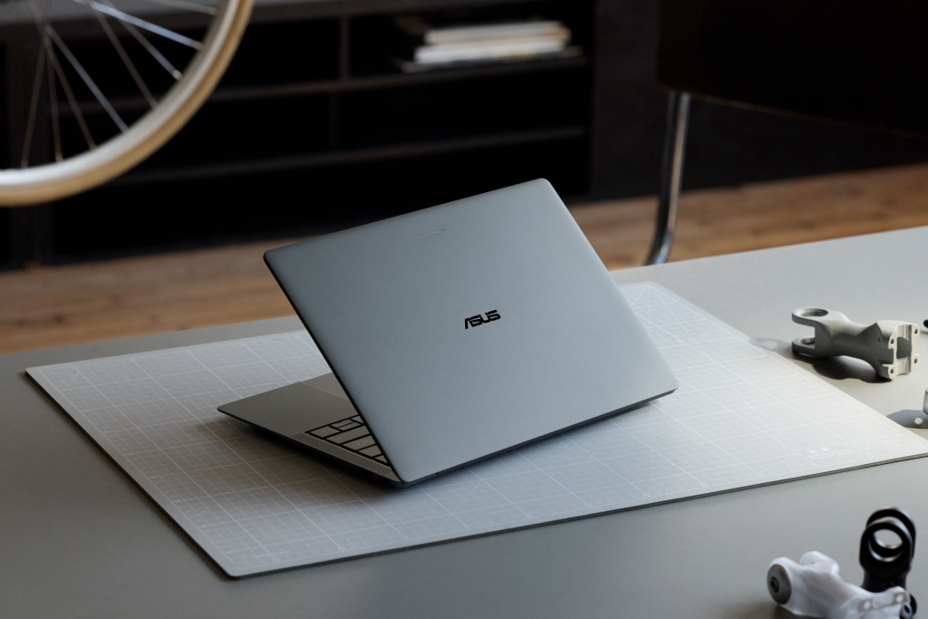 ASUS Googlebook Terungkap: Glowbar RGB, Tombol Google, dan Desain Tipis yang Serius dengan AI
