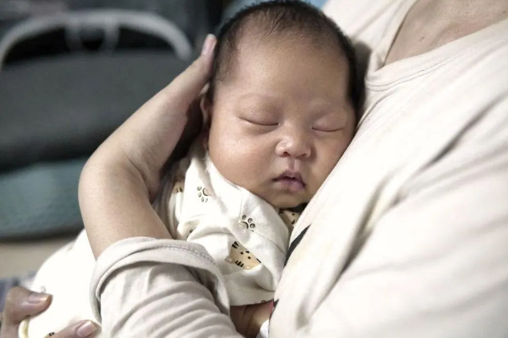Bayi Tidur Nyenyak Bukan Selalu Tanda ASI Cukup