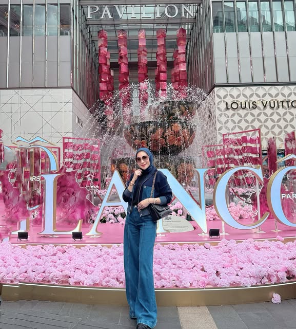 7 Ide Mix & Match Kasual ala Erin Wartia yang Mudah Ditiru