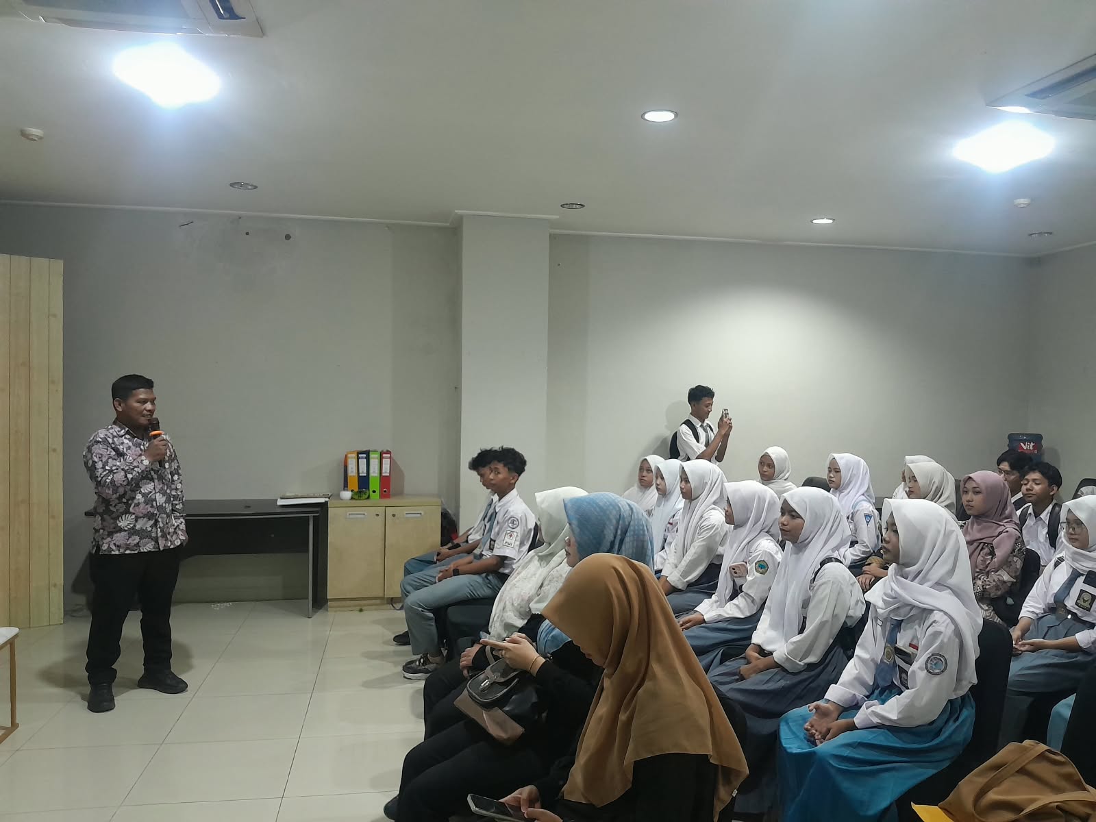 Workshop Jurnalistik Sekolah: Laboratorium Kritis bagi Generasi Melek Media