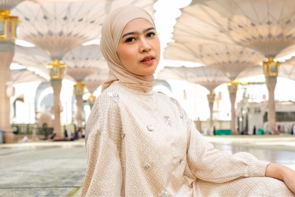 Monogram Abaya: Elegans Kontemporer dalam Detail Rumit