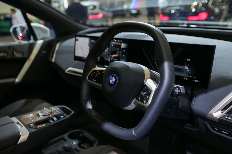 BMW iX vs iX1 M Sport: SUV Listrik Premium untuk Pengguna Harian