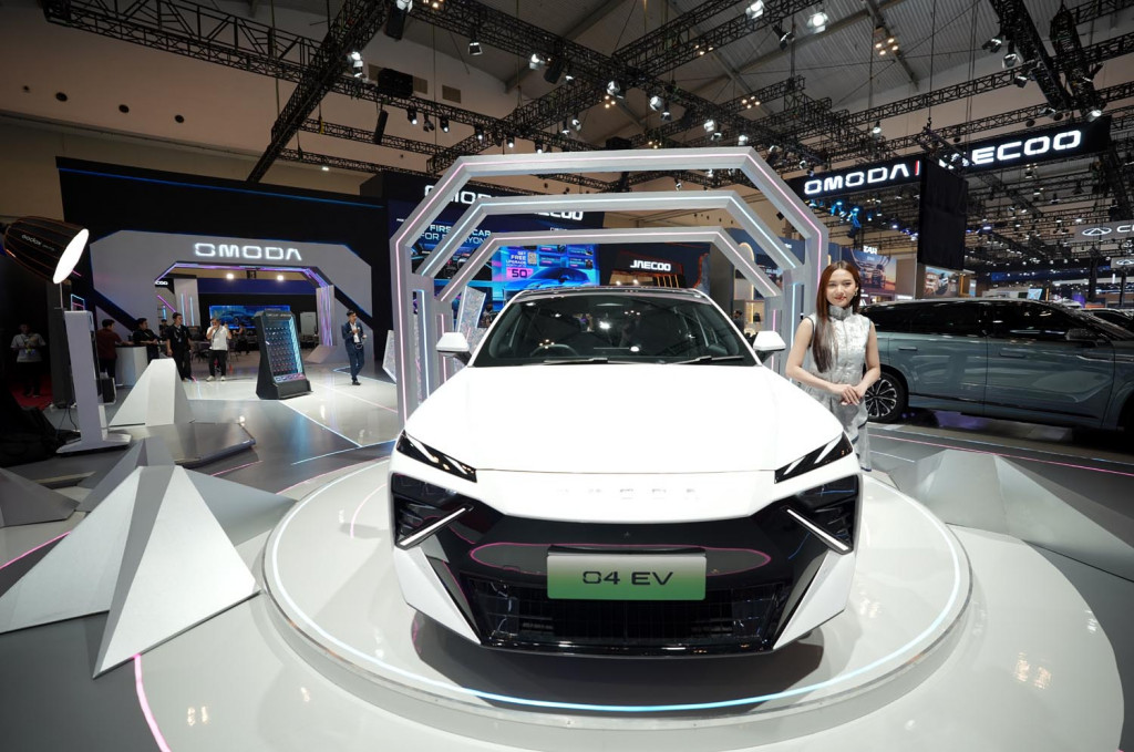 Omoda O4: SUV Kompak Listrik Berfitur AI dan Strategi Harga Ambisius
