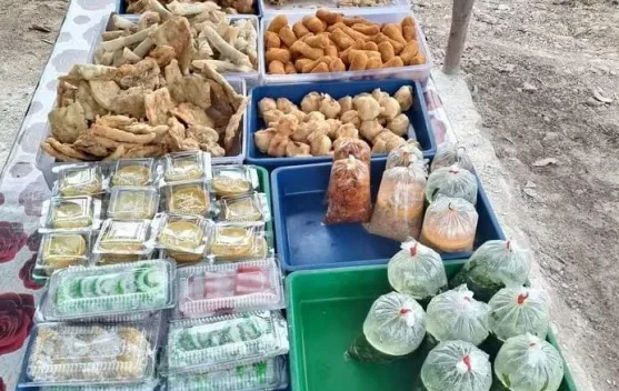 Kue Lumpur dan Kue Pasung: Jajanan Lembut yang Patut Dilestarikan