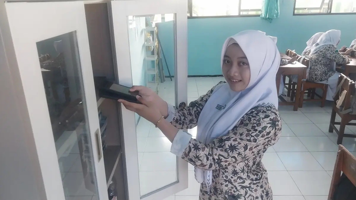 Kebijakan Pembatasan HP di Sekolah: Aturan, Praktik, dan Dampaknya