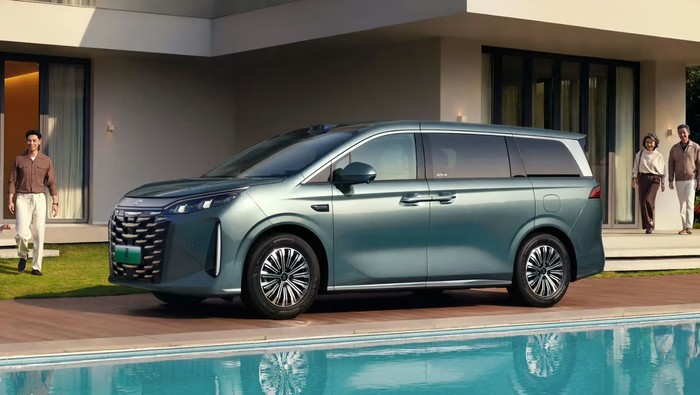 BYD M9 PHEV: MPV Premium yang Mengancam Dominasi Alphard