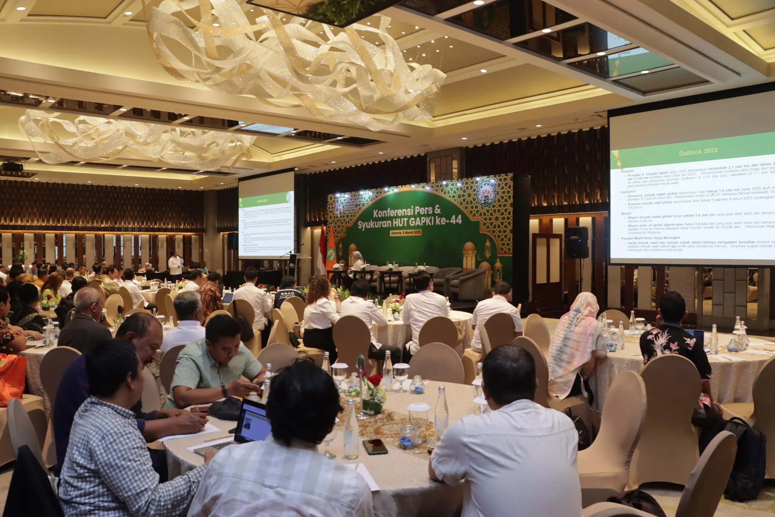 Tumpang Tindih Regulasi Menggerus Daya Saing Sawit Global