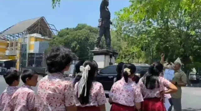 Dari Kelas ke Lapangan: Pembelajaran Sejarah Experiential Menghidupkan Perjuangan Pahlawan