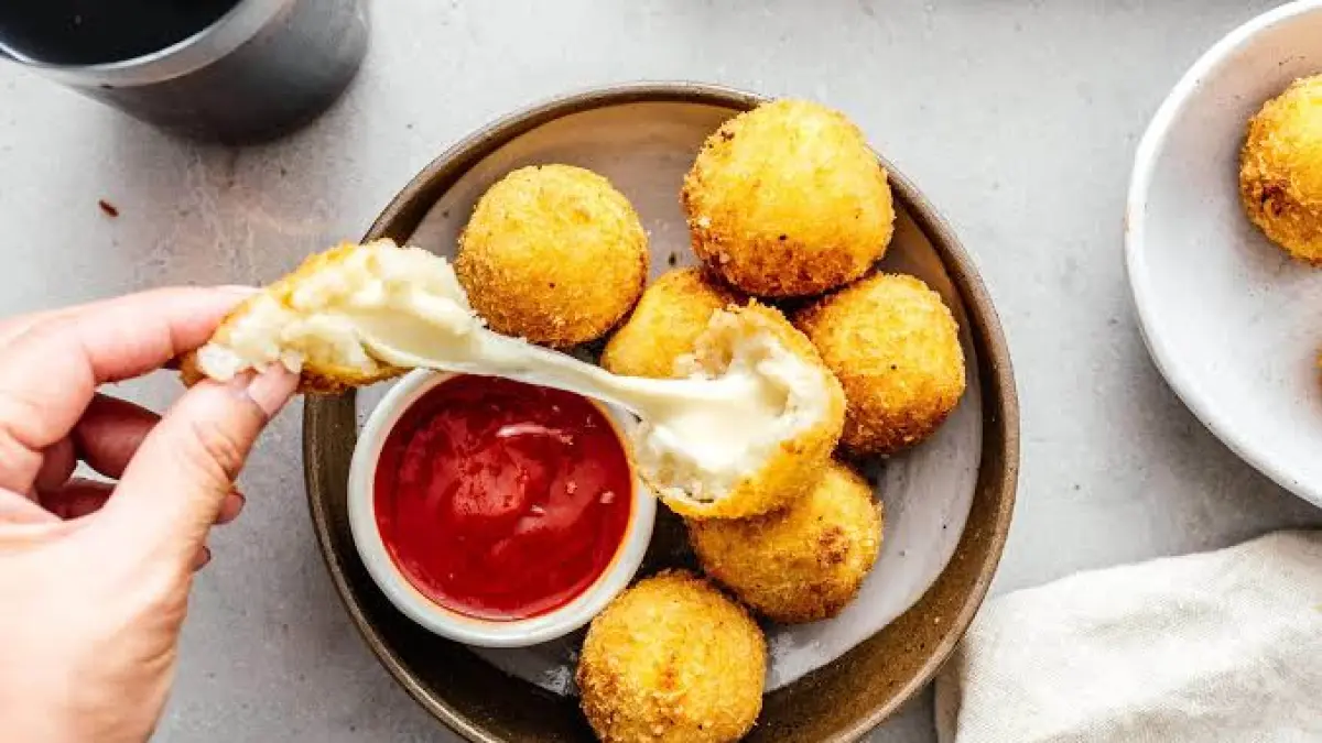 Tiga Resep Camilan Gurih Mudah: Burger, Pizza Paratha, Potato Balls