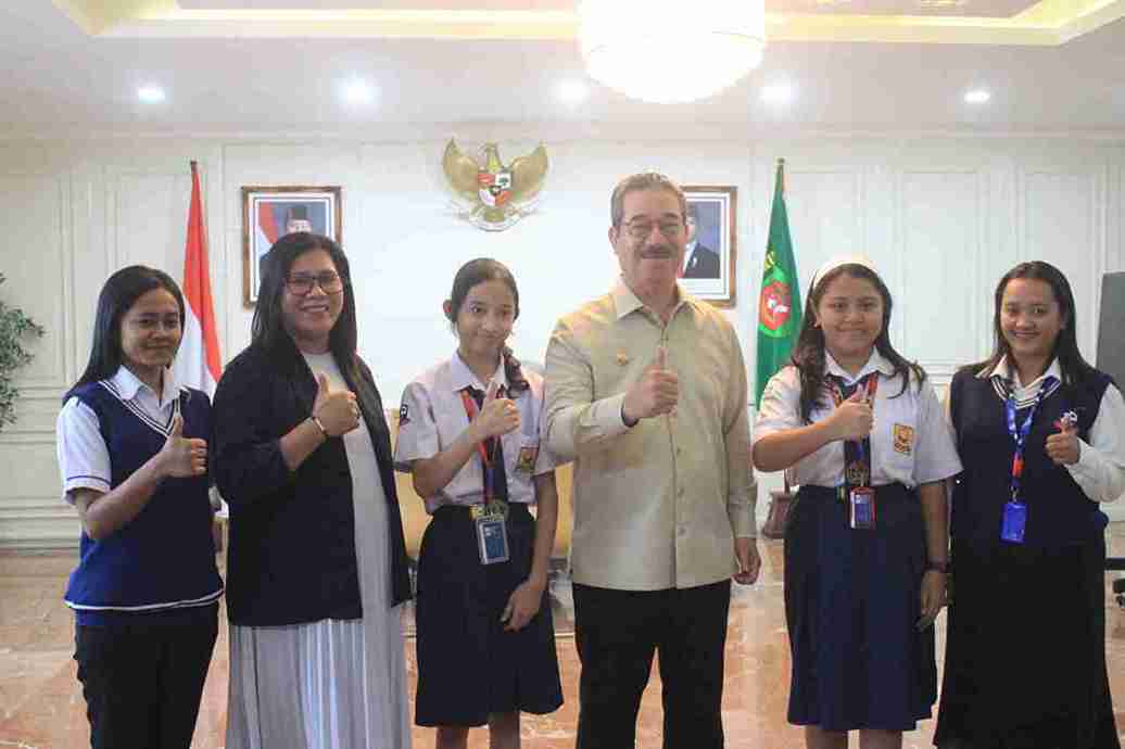 Dua Siswi SMP Bawa Nama Maluku ke Olimpiade Penelitian