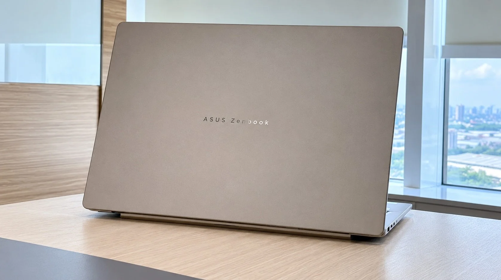 ASUS Zenbook OLED: Memilih Laptop Tipis Ringan Terbaik untuk Profesional Mobile