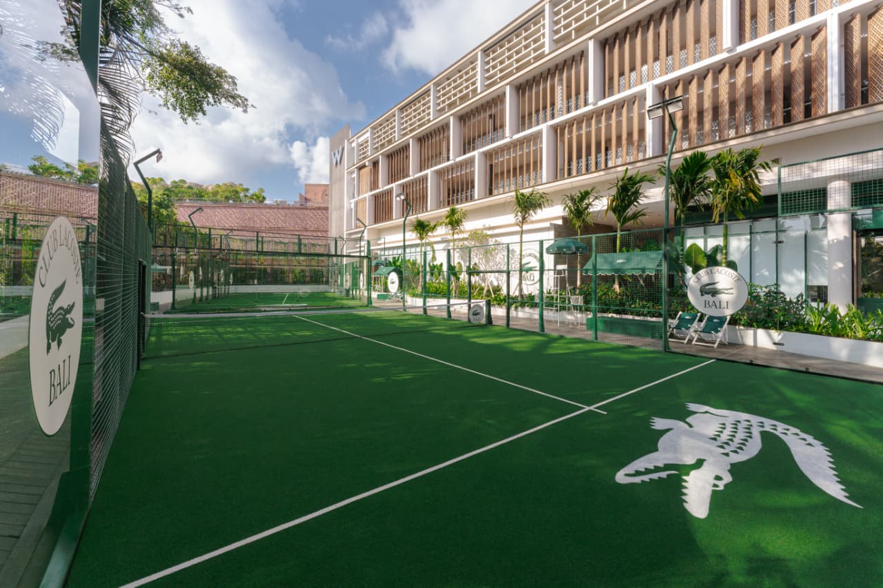 Club Lacoste Bali: Padel, Butik, dan Art de Vivre Prancis