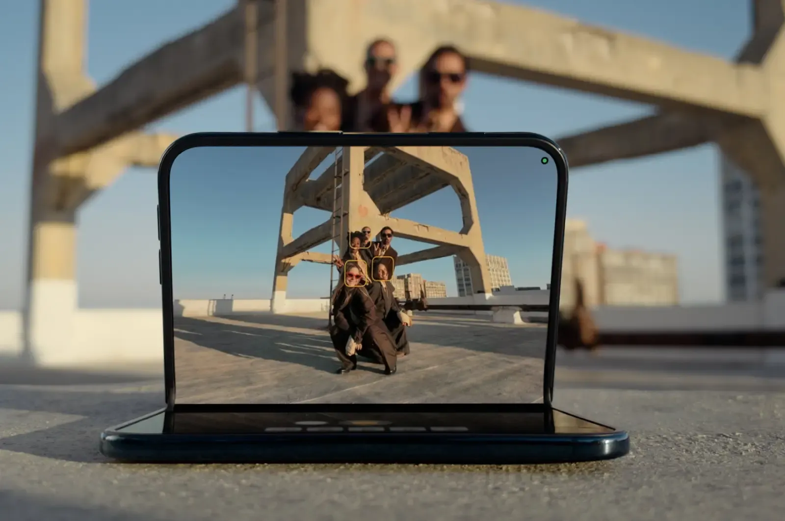 iPhone Duo vs Galaxy Z Fold 8: Mana Ponsel Lipat Tepat Untuk Anda?