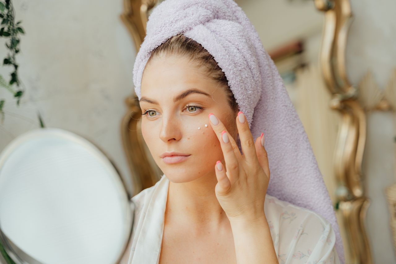 3 Kesalahan Memilih Moisturizer yang Bikin Wajah Makin Berminyak dan Berjerawat