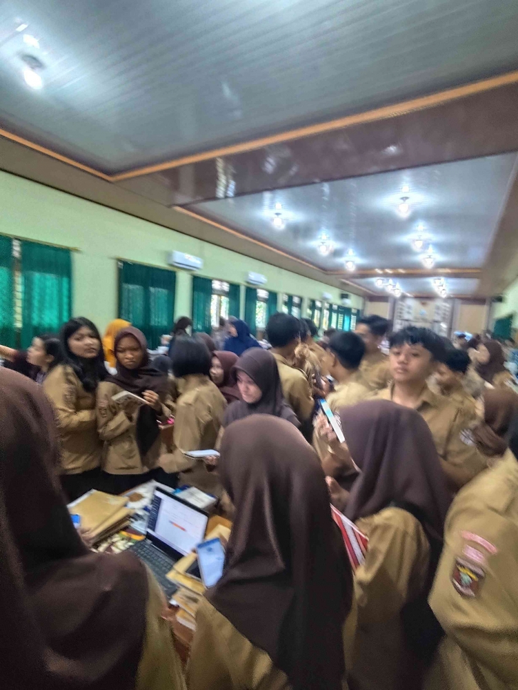 Dari Papan Tulis ke Platform Digital: Matematika di Era PJJ Darurat