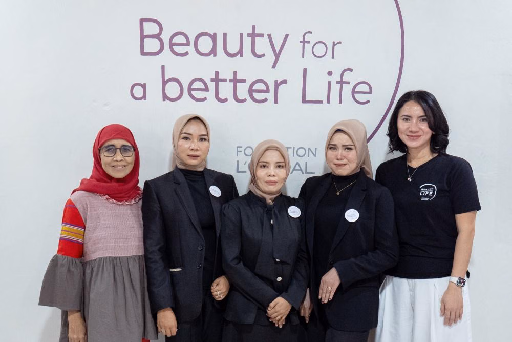 Program Pelatihan Makeup Gratis yang Mengubah Hidup Perempuan