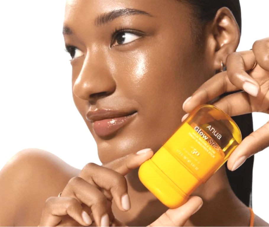 Sunscreen Stick SPF 50 Terbaik untuk Reapply Praktis di Atas Makeup