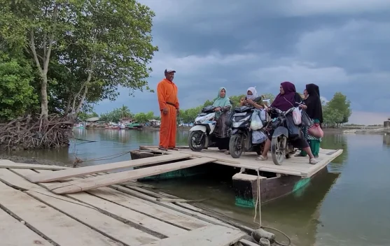 Jembatan Ambruk dan Komunitas Terpencil yang Ditinggalkan
