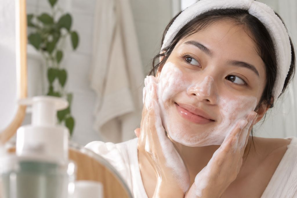 Sabun Cuci Muka Lembut untuk Kulit Sensitif