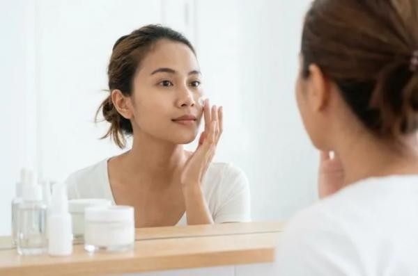 Viral di Medsos Bukan Jaminan Aman: Cara Cerdas Memilah Informasi Skincare
