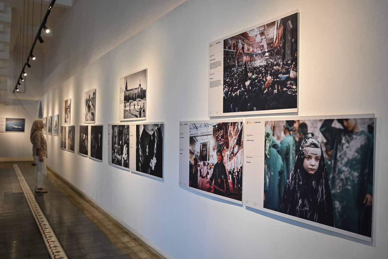 Seratus Potret, Seratus Cerita: ‘Becoming’ dan Kuasa Narasi Manusia