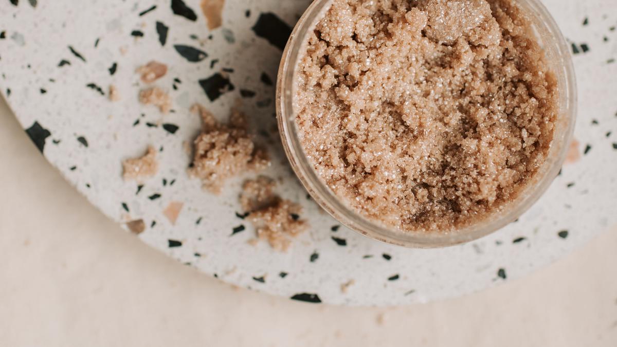 Scalp Scrub: Eksfoliasi Kulit Kepala untuk Rambut Lebih Sehat