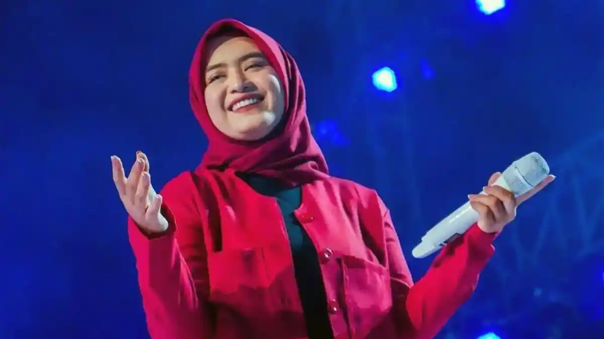 Dari Panggung ke Bisnis: Woro Widowati dan Strategi Ganda