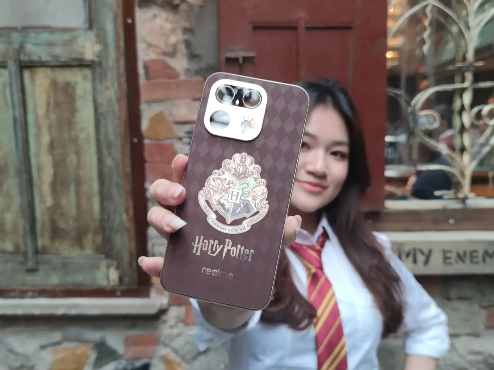 Realme 16 Pro 5G vs Harry Potter Edition: Mana Lebih Masuk Akal?