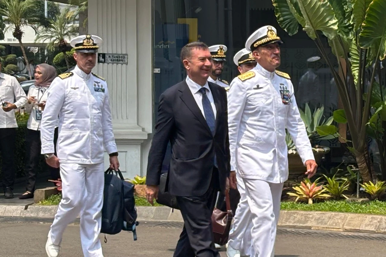 KRI Sriwijaya: Kapal Induk Pertama dan Babak Baru Pertahanan Laut