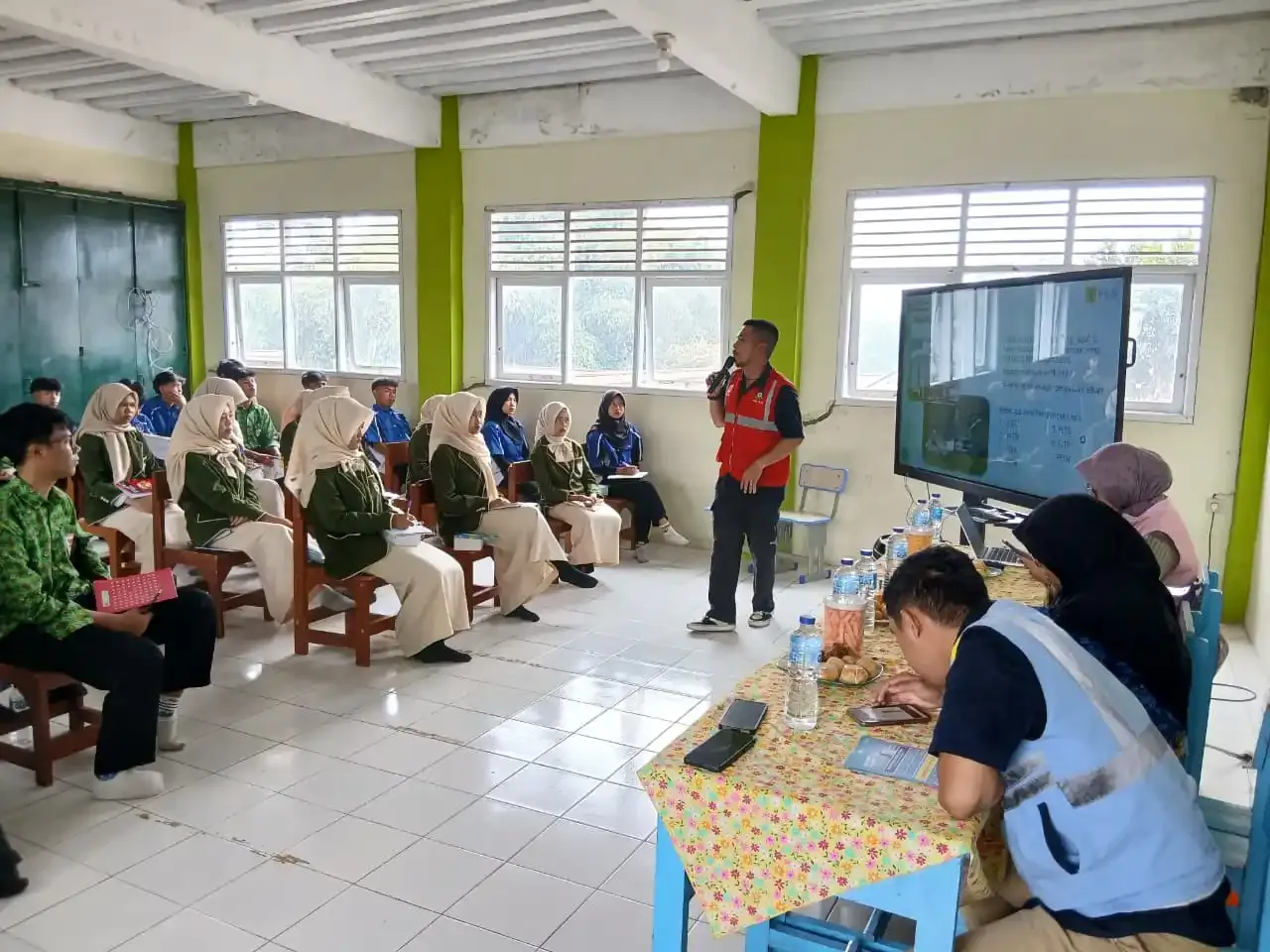 PLN Goes to School: Mengajar Listrik, Menanamkan Tanggung Jawab