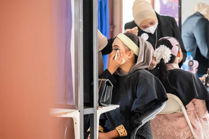 Program Pelatihan Makeup Gratis yang Mengubah Hidup Perempuan