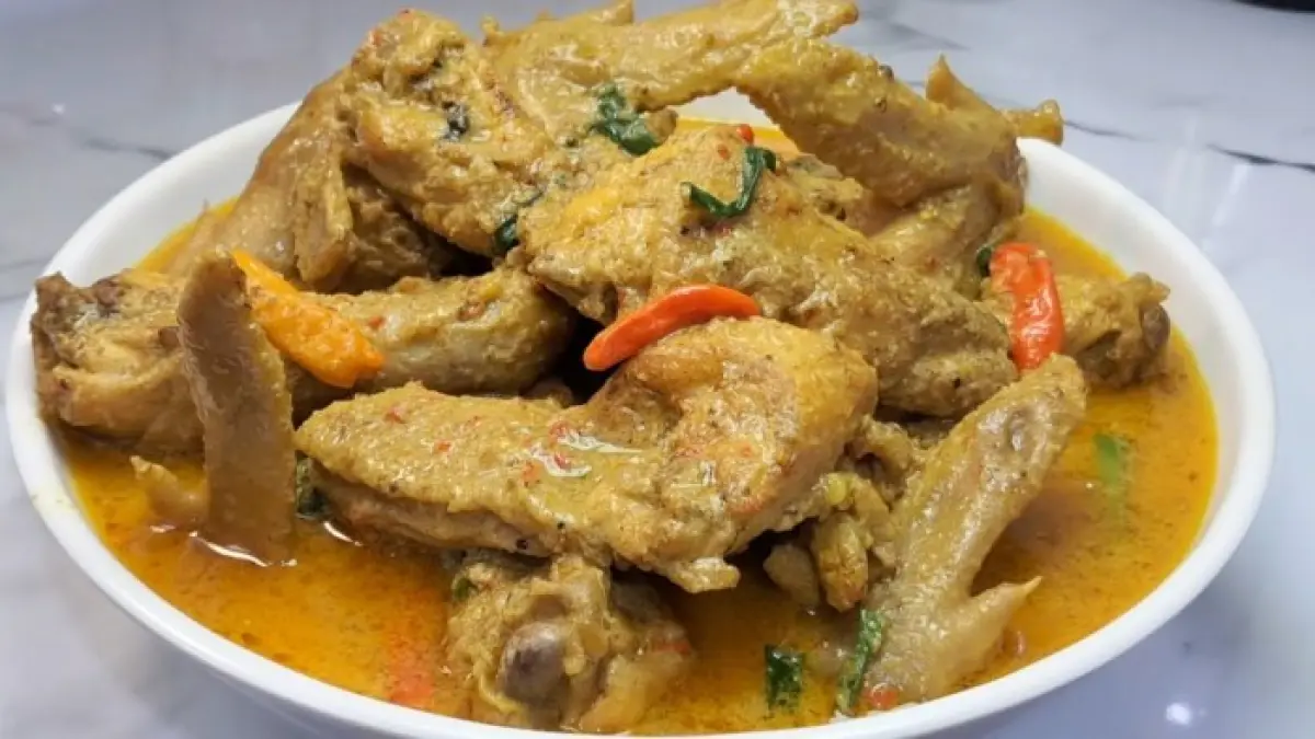 Tiga Resep Ayam Lodho Khas Daerah dan Rahasia Kuah Santannya