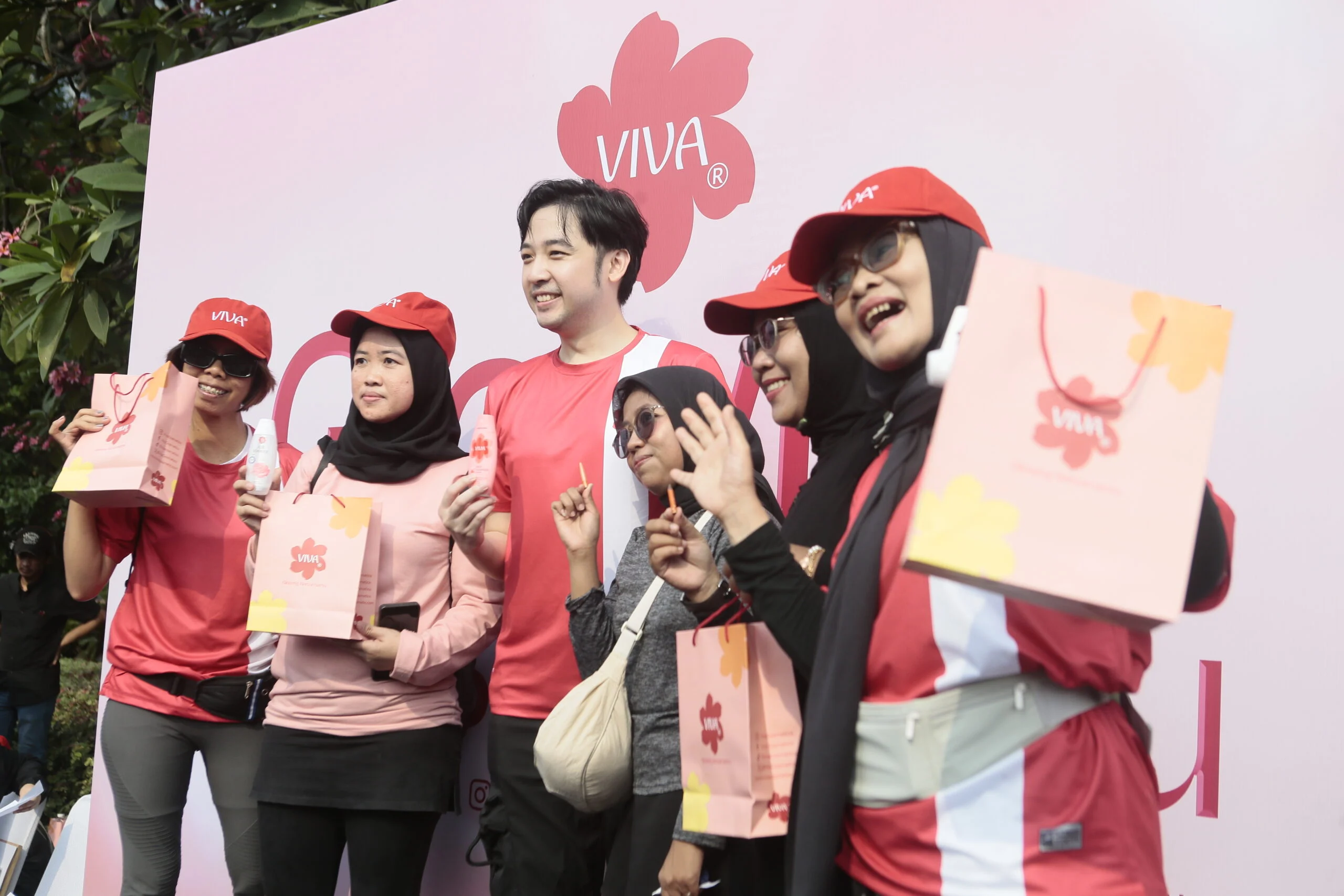 Rebranding Viva Cosmetics: Identitas Visual Baru untuk Menguatkan Posisi Pasar