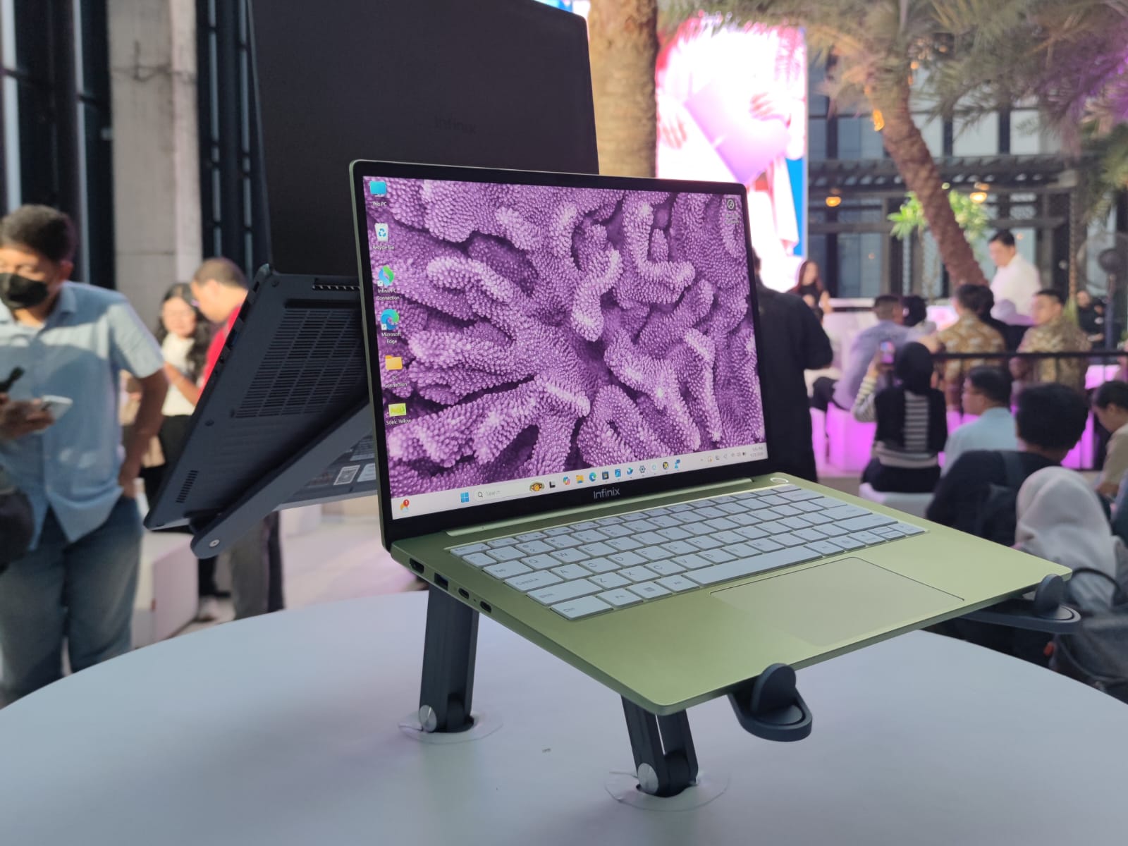 5 Laptop Ringan Terbaru: Dari 0,9 Kg untuk Profesional Mobile
