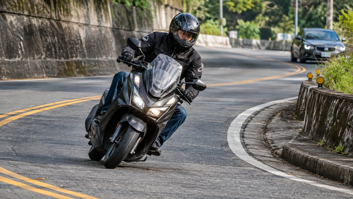Cara Mengatasi Motor Oleng di Tikungan dengan Teknik dan Perawatan Kemudi