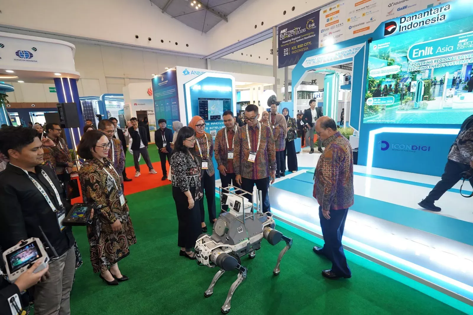 Robot Humanoid dan Smart PJU: Wajah Baru Jaringan Listrik Pintar