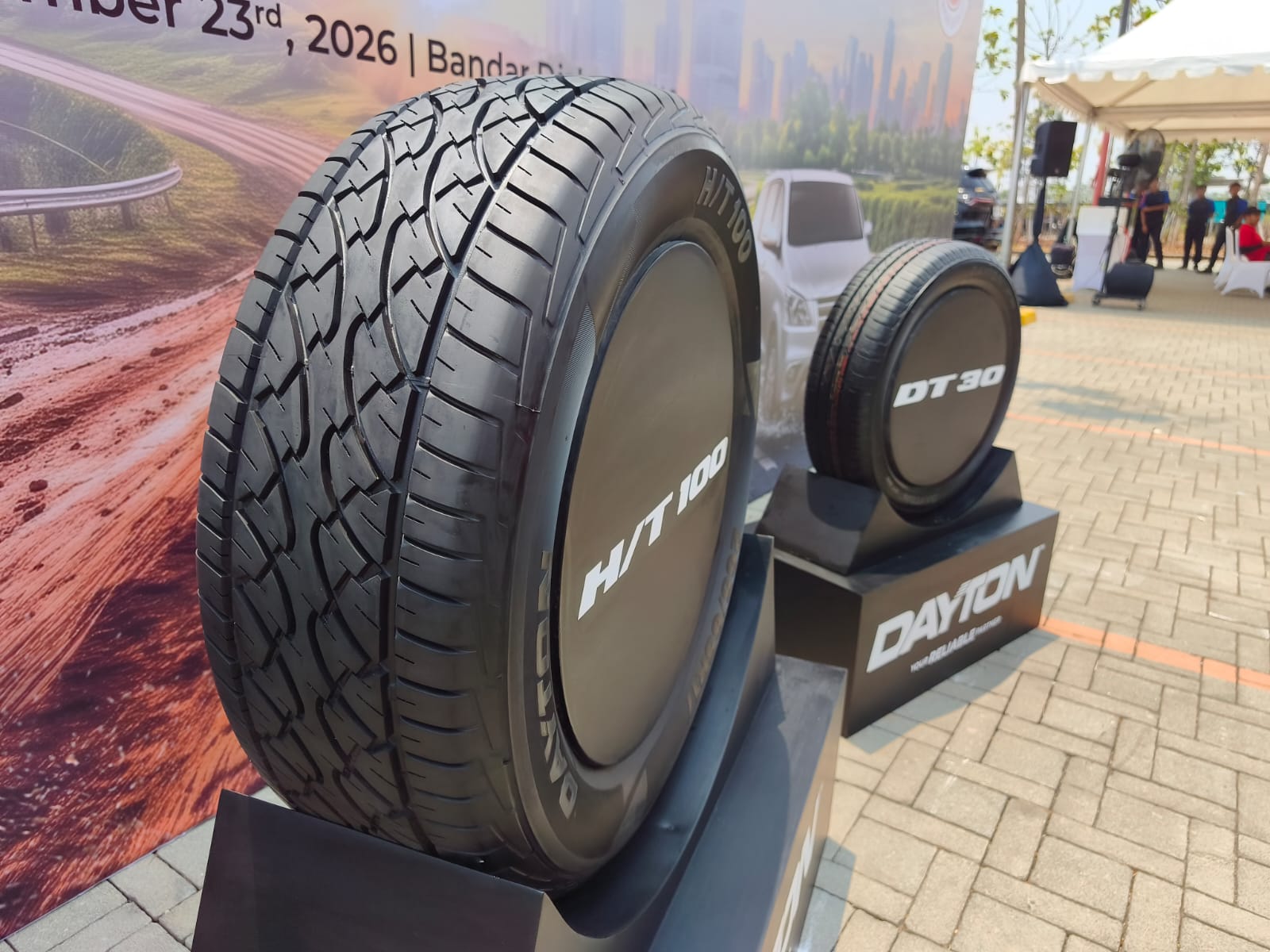 Ban Dayton DT30 dan H/T100: Pilihan Baru untuk MPV dan SUV