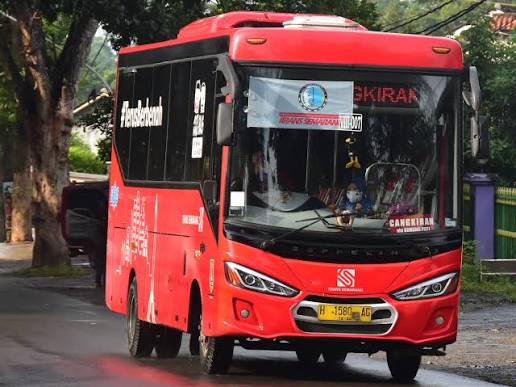Transisi Nontunai dan Bus Lantai Rendah: Trans Semarang Menuju Akses yang Lebih Inklusif