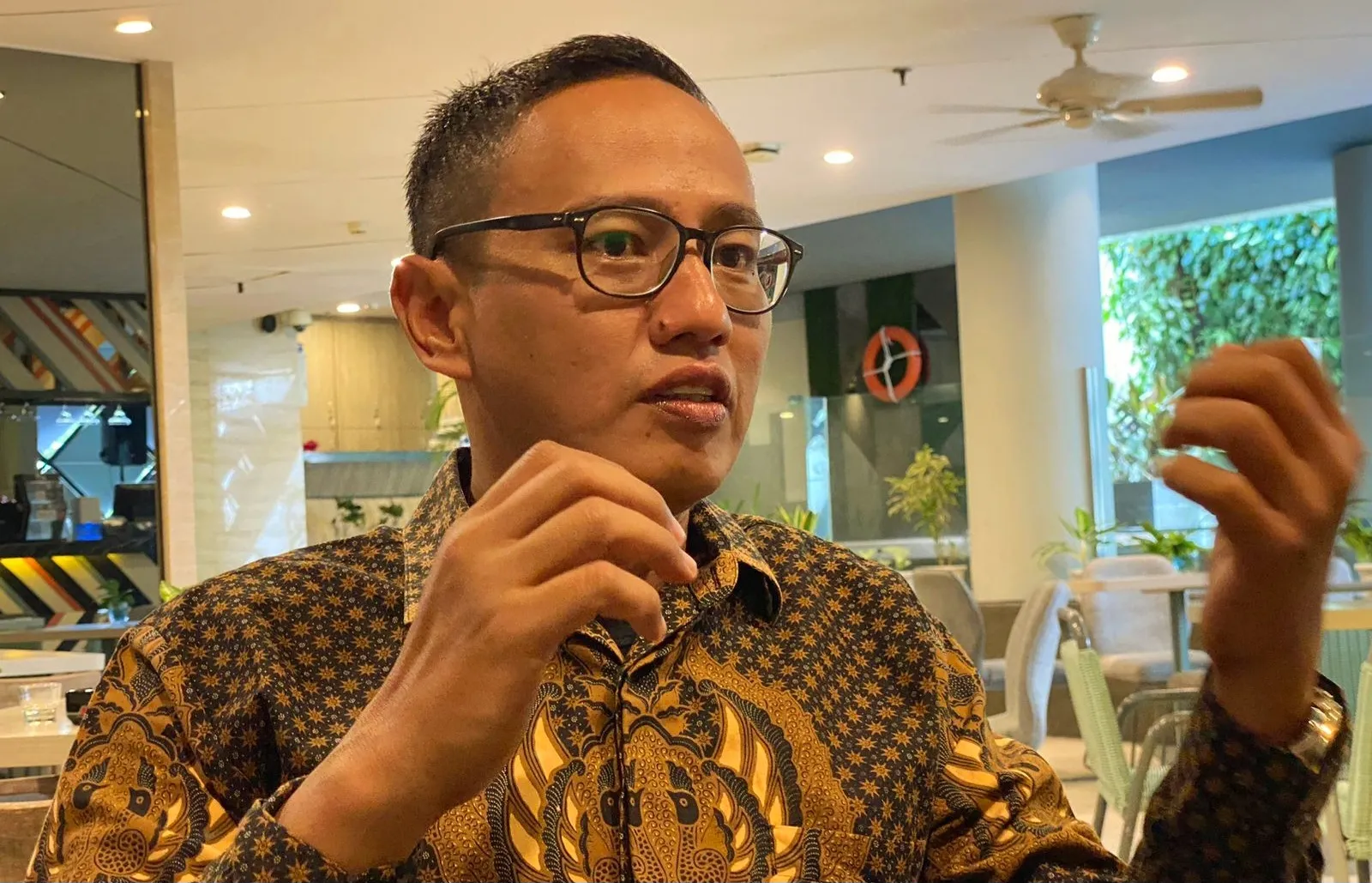 Rupiah Terus Melemah: Ancaman Inflasi dan Manuver Bank Sentral